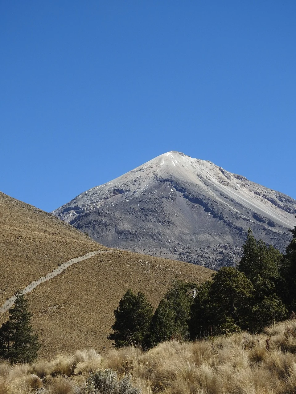 Sendero y laderas del Pico de Orizaba, México